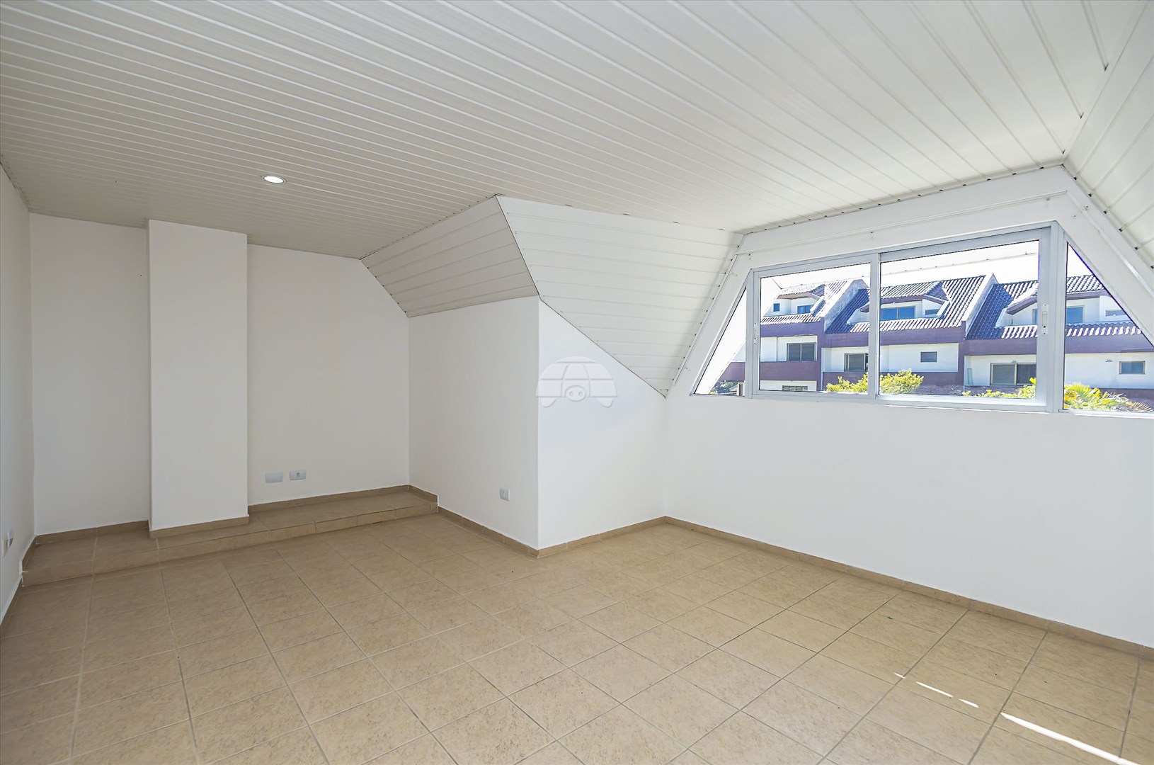 Casa à venda em Boa Vista, Curitiba — Imobiliária Razão