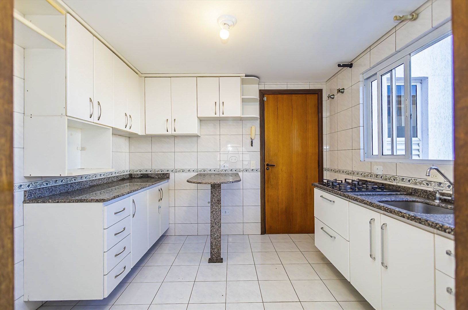Casa à venda em Boa Vista, Curitiba — Imobiliária Razão