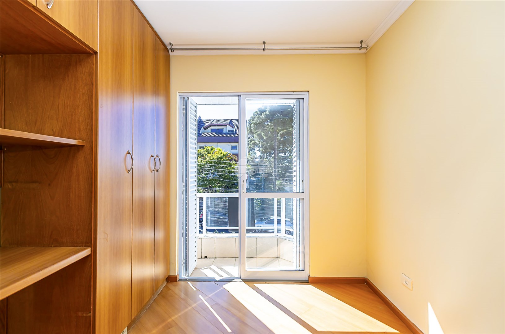 Casa à venda em Boa Vista, Curitiba — Imobiliária Razão