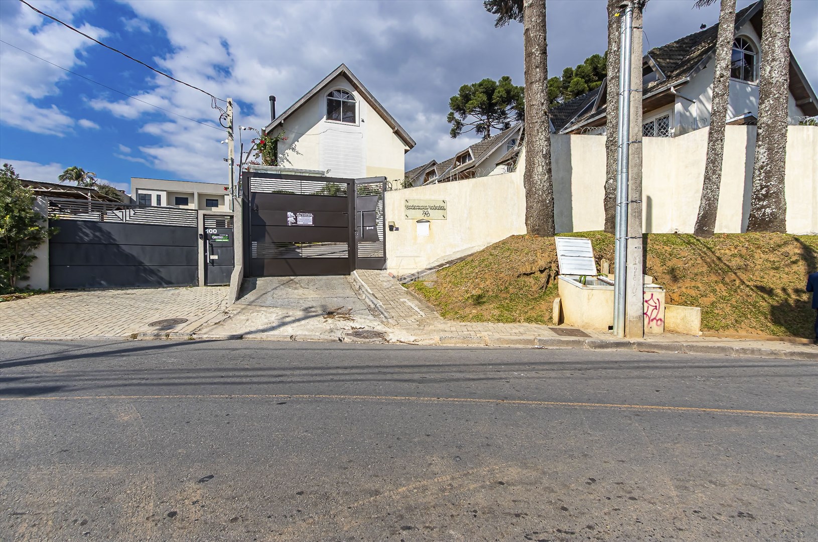 Sobrado à venda em Taboão, Curitiba — Portal Chave Fácil