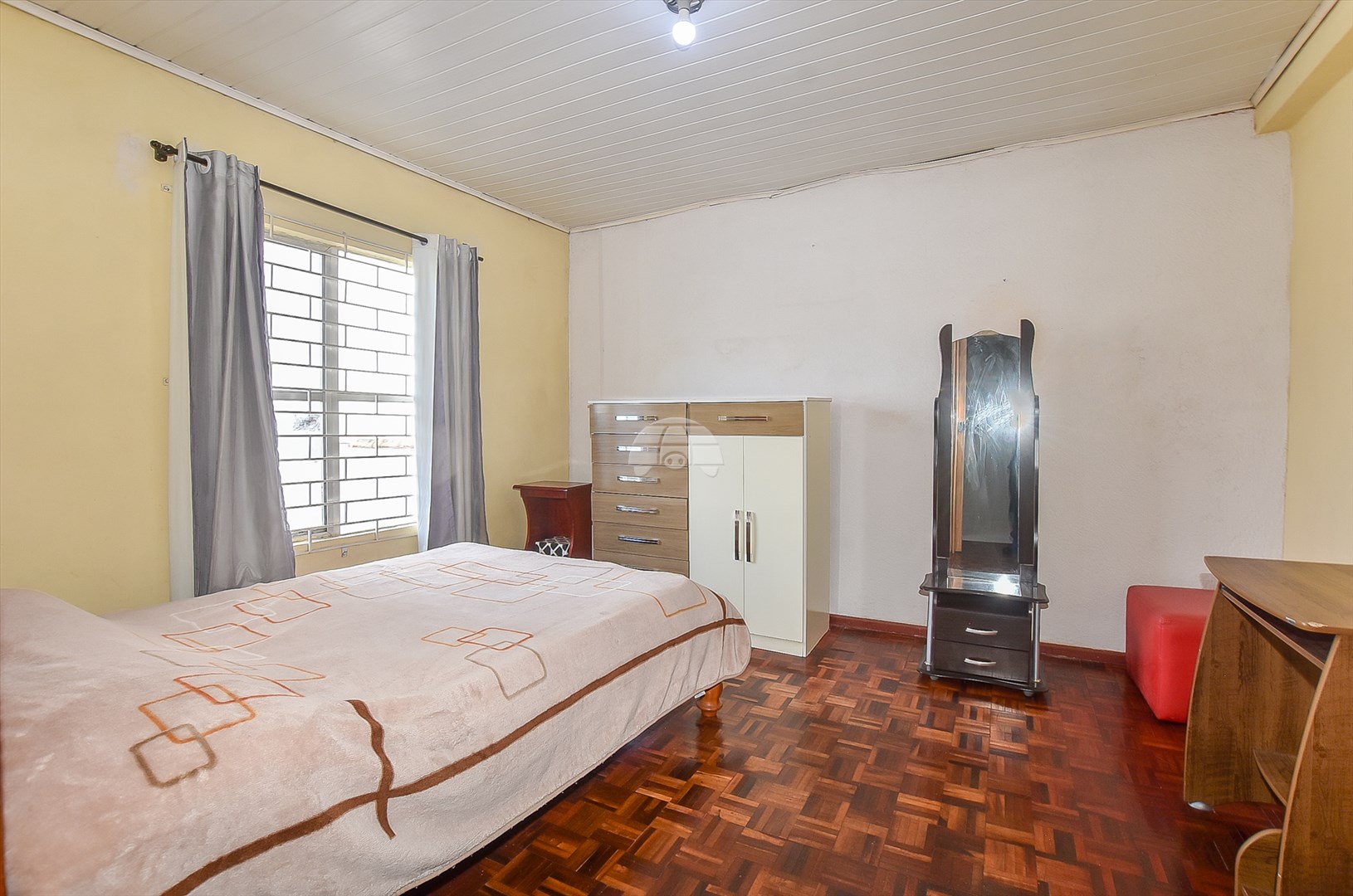 Casa à venda em Sítio Cercado, Curitiba — GOMES CONSULTOR IMOBILIARIO LTDA.