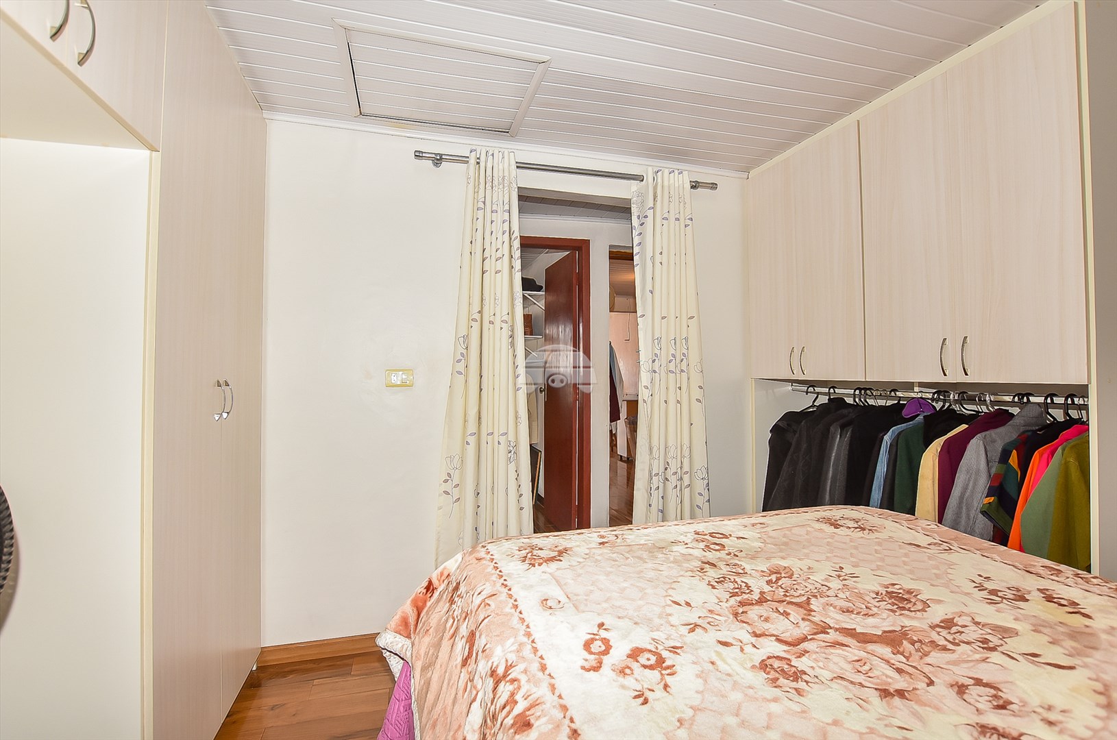 Casa à venda em Sítio Cercado, Curitiba — GOMES CONSULTOR IMOBILIARIO LTDA.