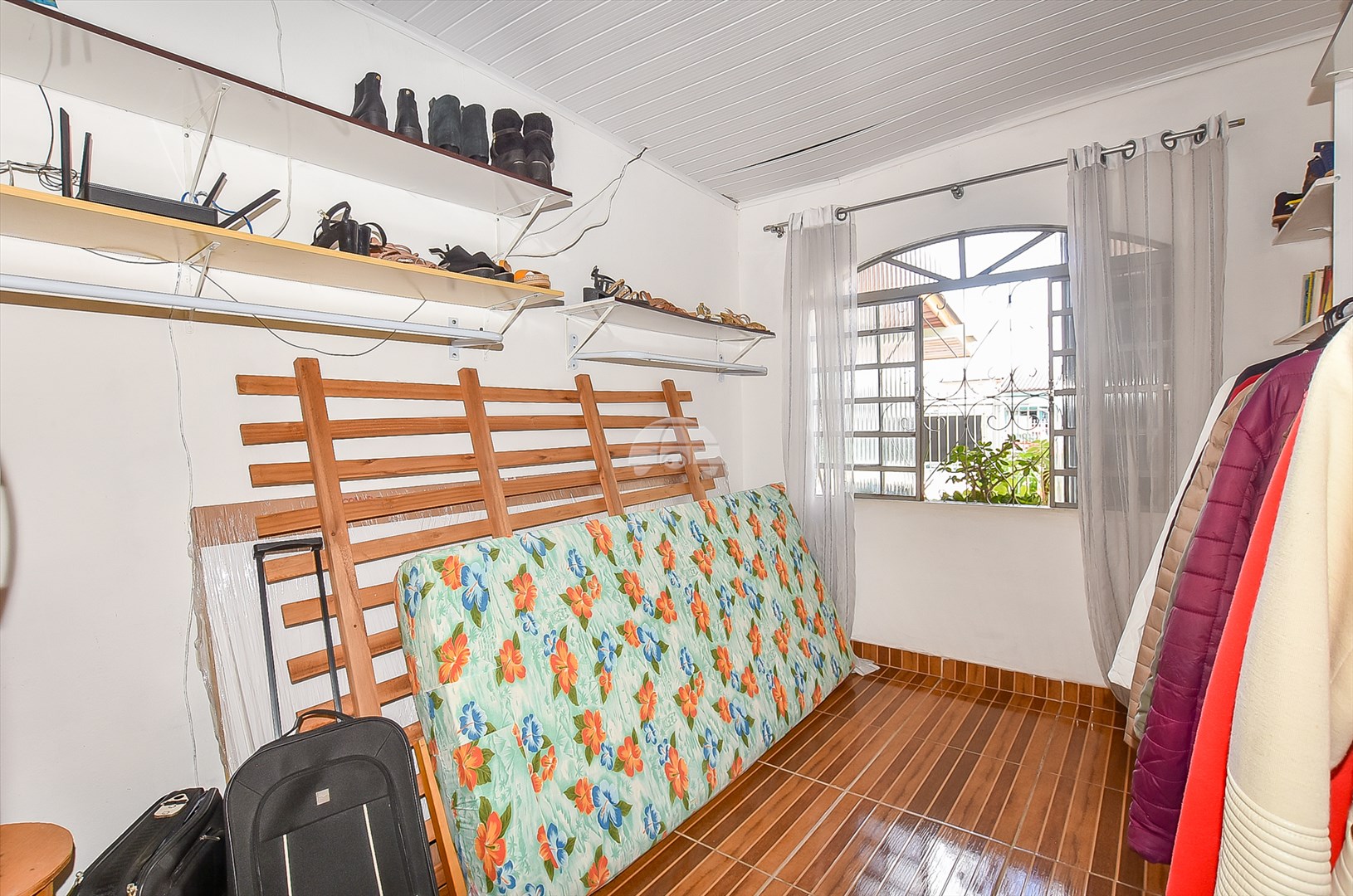 Casa à venda em Sítio Cercado, Curitiba — GOMES CONSULTOR IMOBILIARIO LTDA.