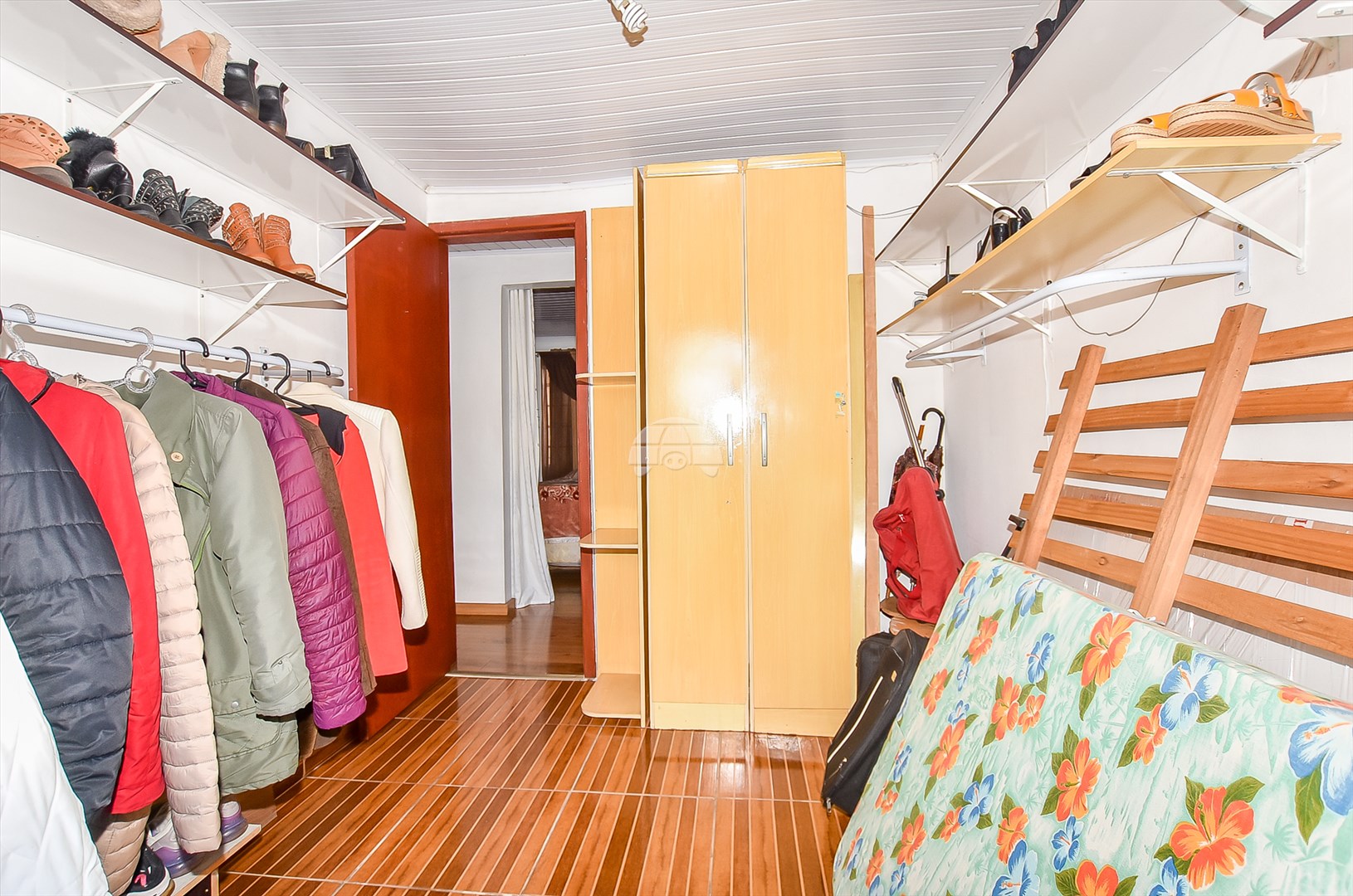 Casa à venda em Sítio Cercado, Curitiba — GOMES CONSULTOR IMOBILIARIO LTDA.