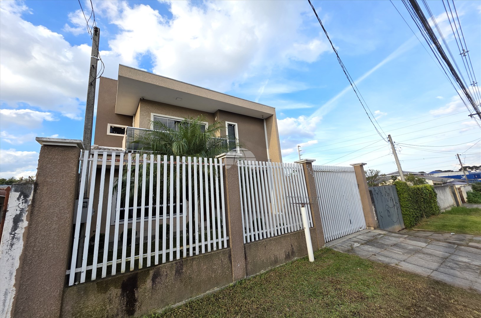Sobrado à venda em Iná, São José dos Pinhais — Portal Chave Fácil