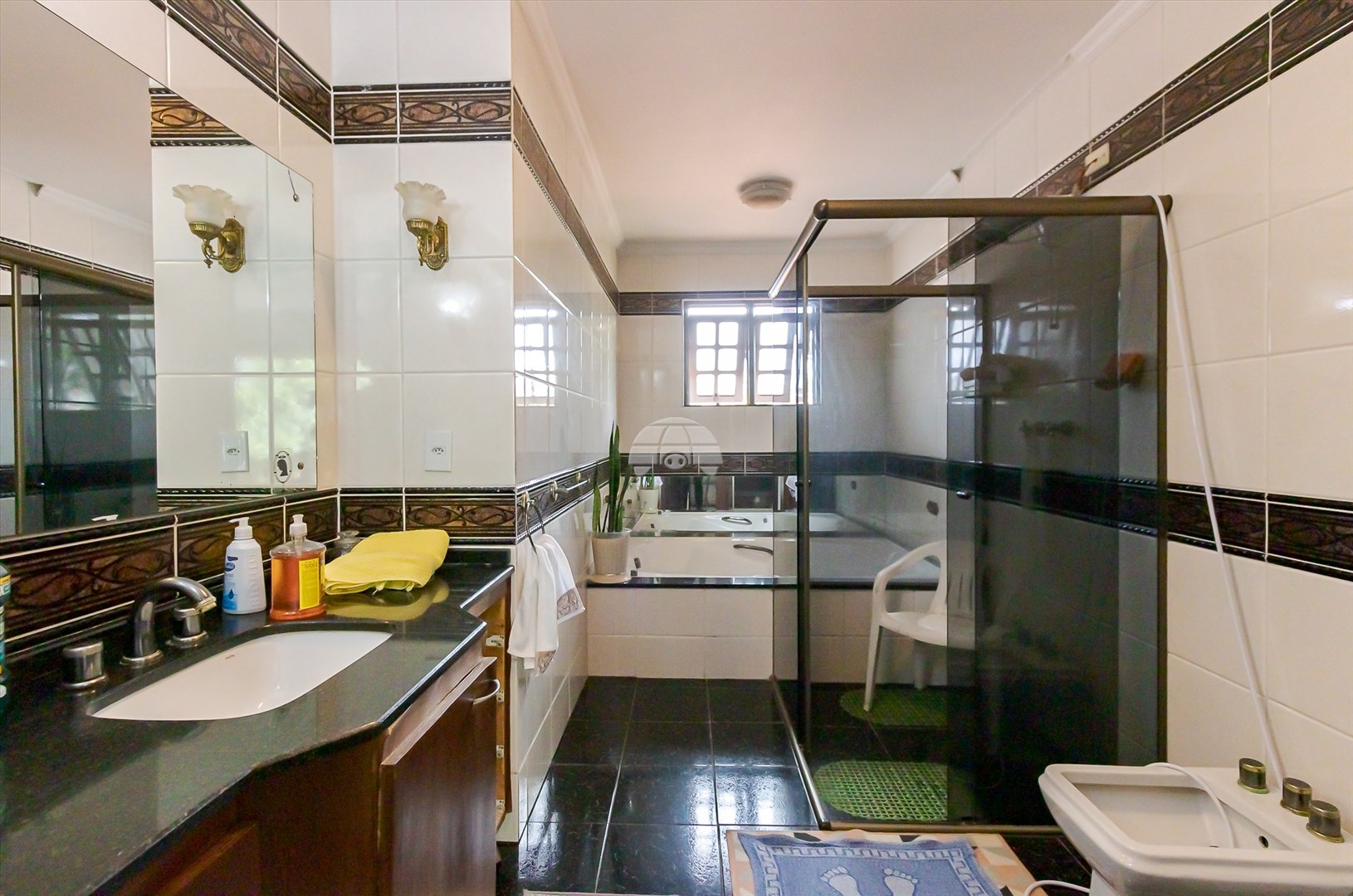Casa à venda em Tingui, Curitiba — MAFI ADMINISTRADORA DE IMOVEIS LTDA