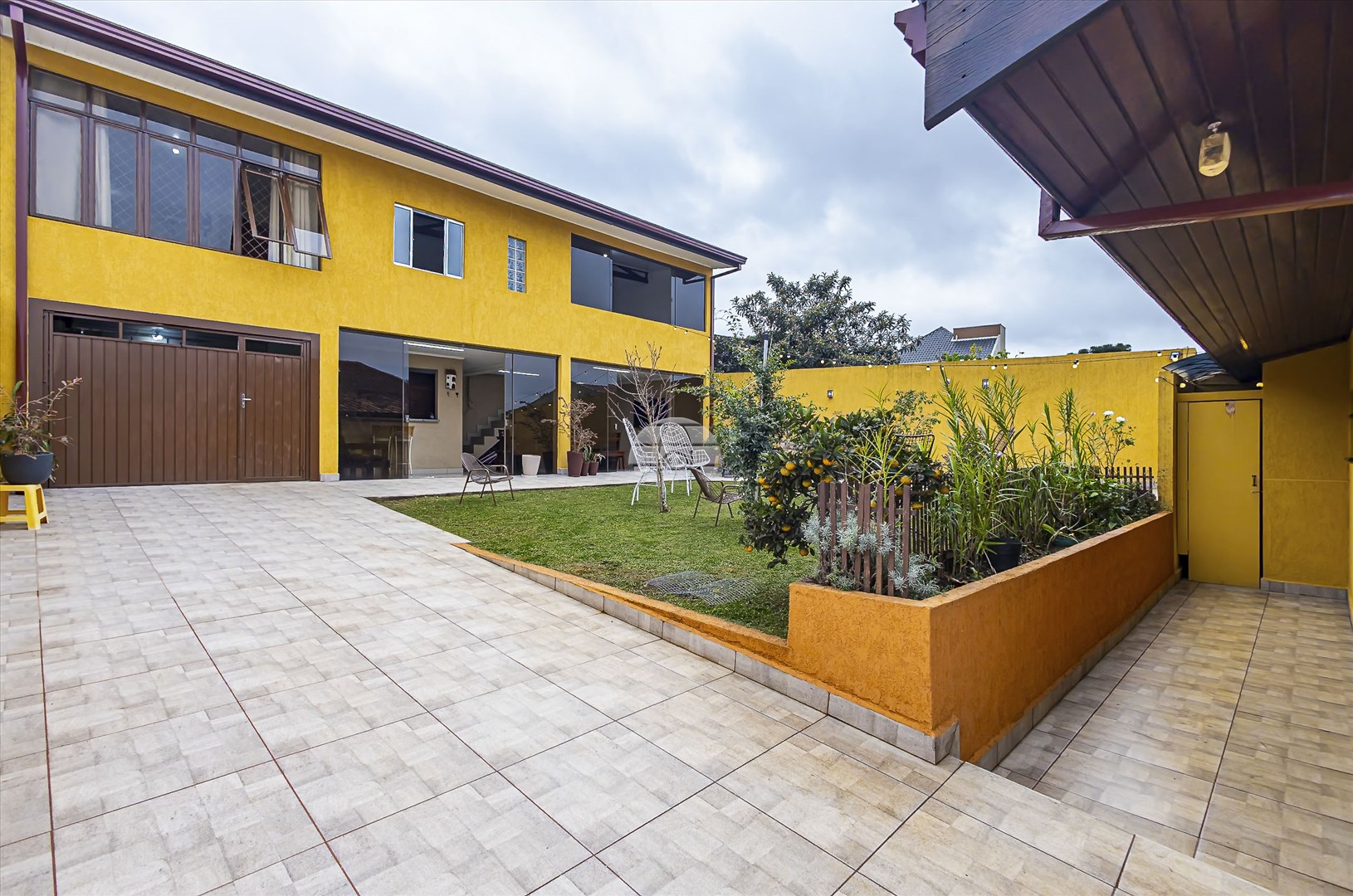 Casa à venda em São Braz, Curitiba — GOMES CONSULTOR IMOBILIARIO LTDA.