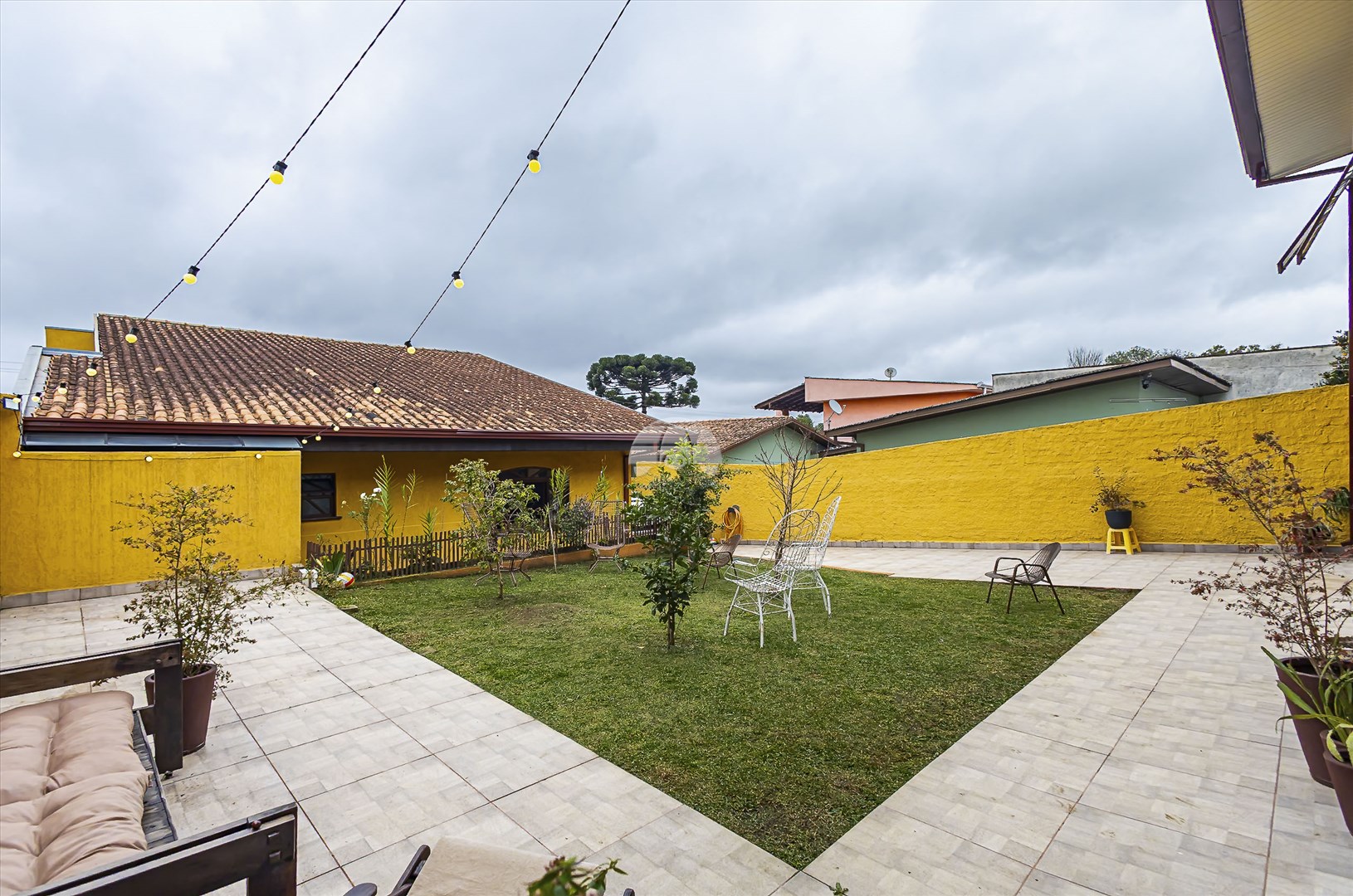 Casa à venda em São Braz, Curitiba — GOMES CONSULTOR IMOBILIARIO LTDA.