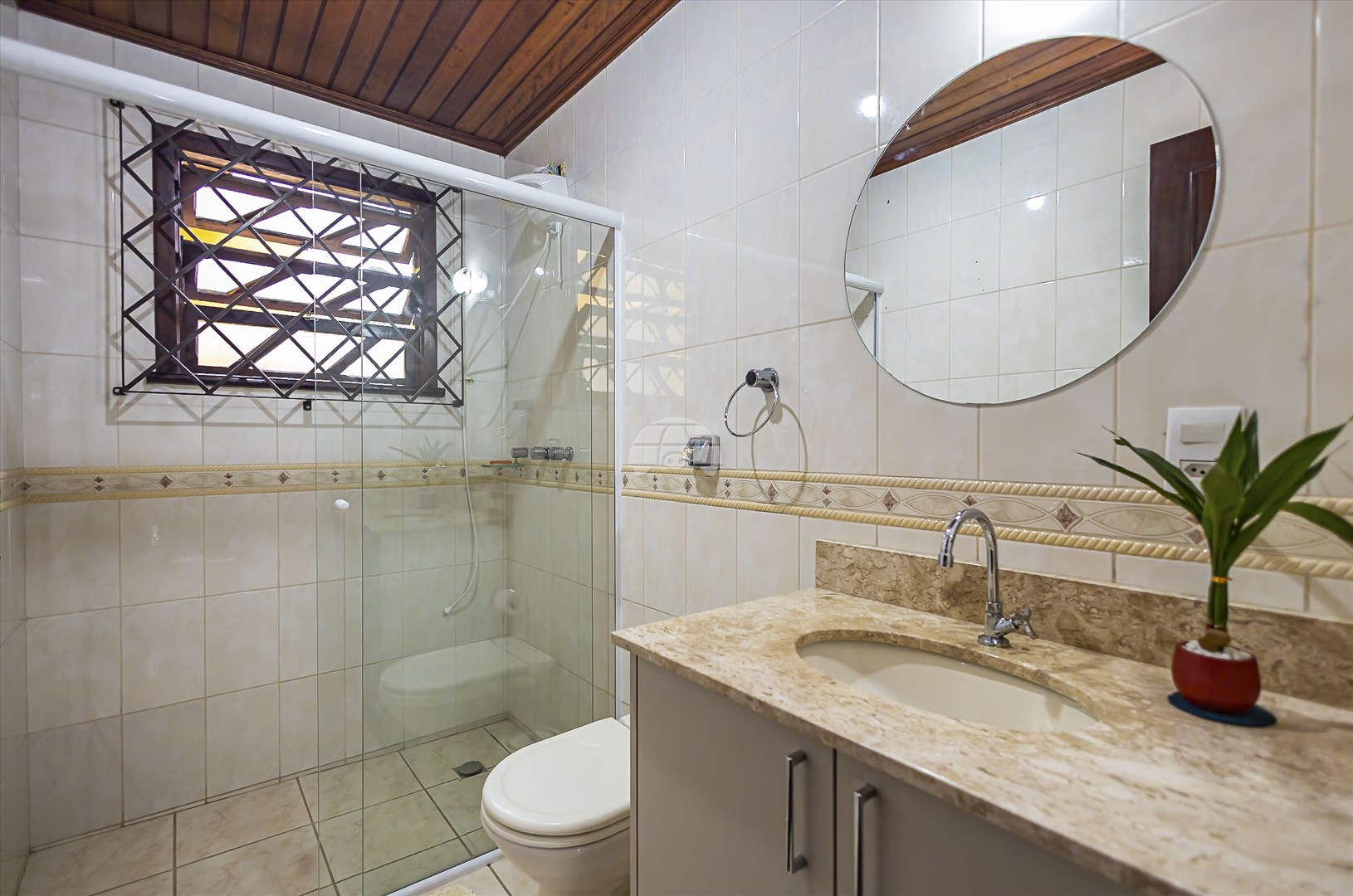 Casa à venda em São Braz, Curitiba — GOMES CONSULTOR IMOBILIARIO LTDA.