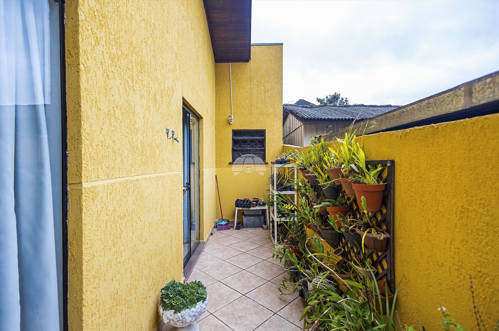 Casa à venda em São Braz, Curitiba — GOMES CONSULTOR IMOBILIARIO LTDA.