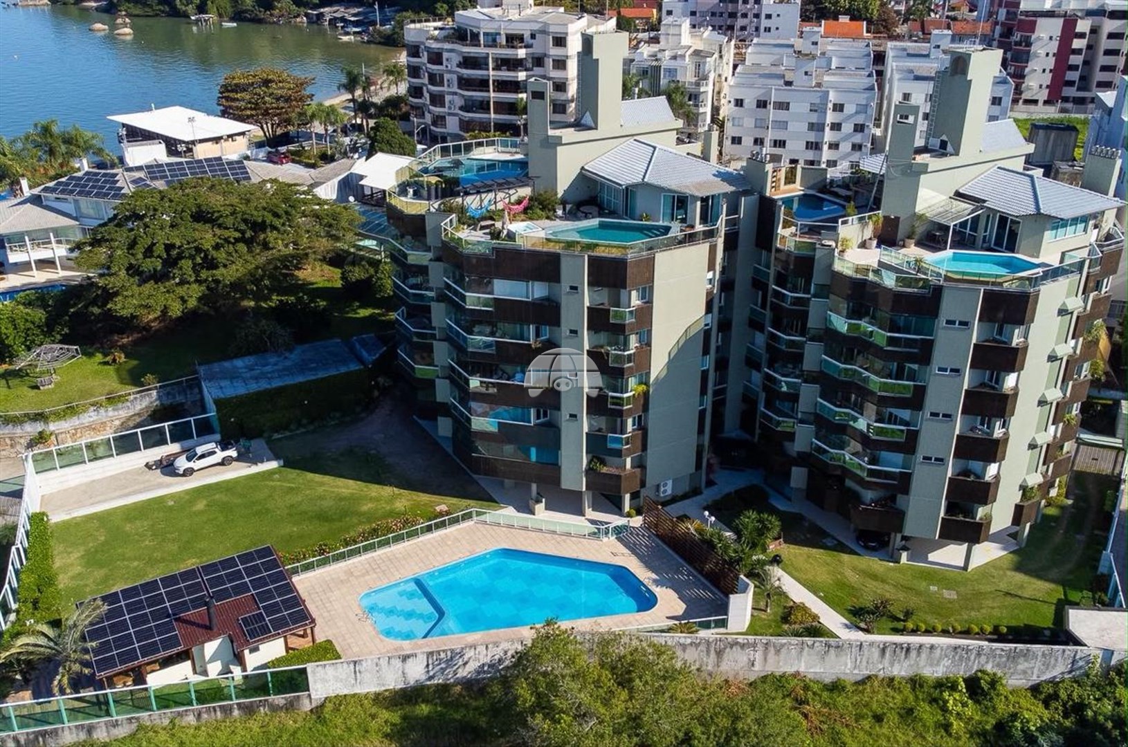 Apartamento Residencial para Venda no Bairro Coqueiros ref. 227800 (1 / 10)