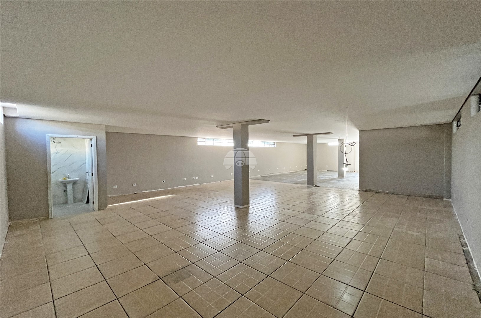 Comercial para alugar em Sítio Cercado, Curitiba — GOMES CONSULTOR IMOBILIARIO LTDA.