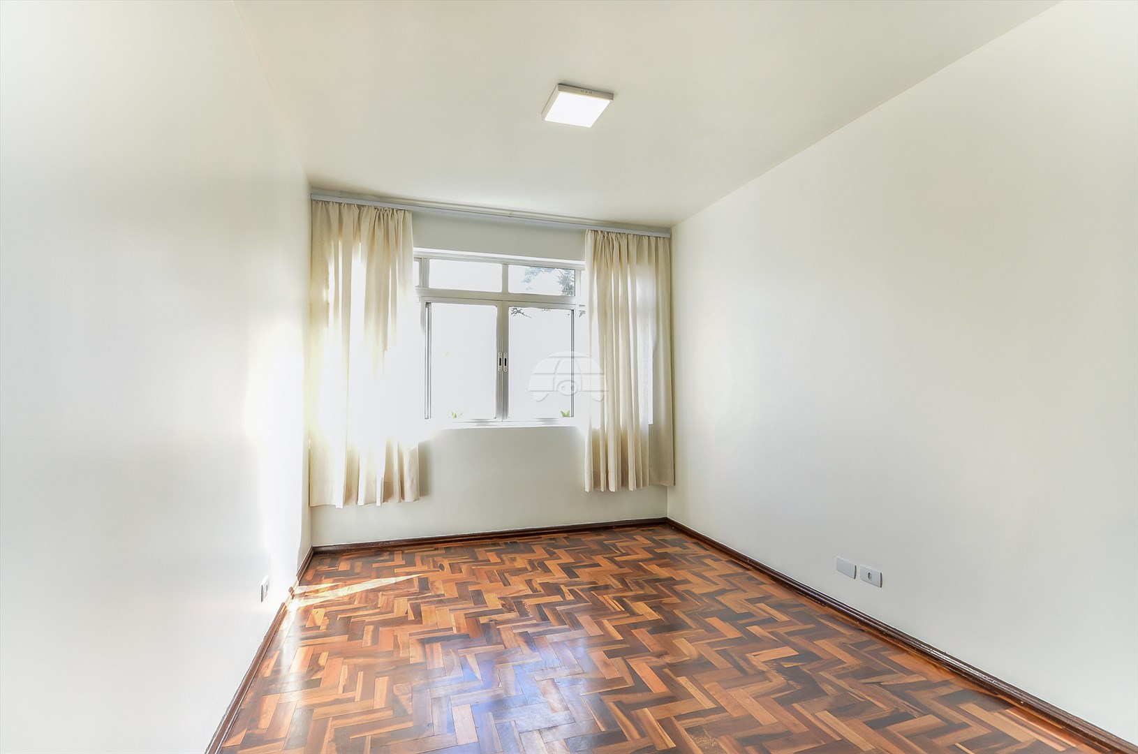 Apartamento à venda em Centro, Curitiba — GOMES CONSULTOR IMOBILIARIO LTDA.