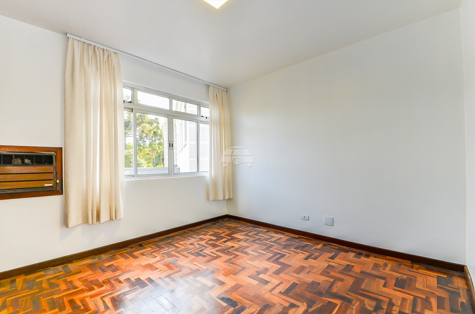 Apartamento à venda em Centro, Curitiba — GOMES CONSULTOR IMOBILIARIO LTDA.