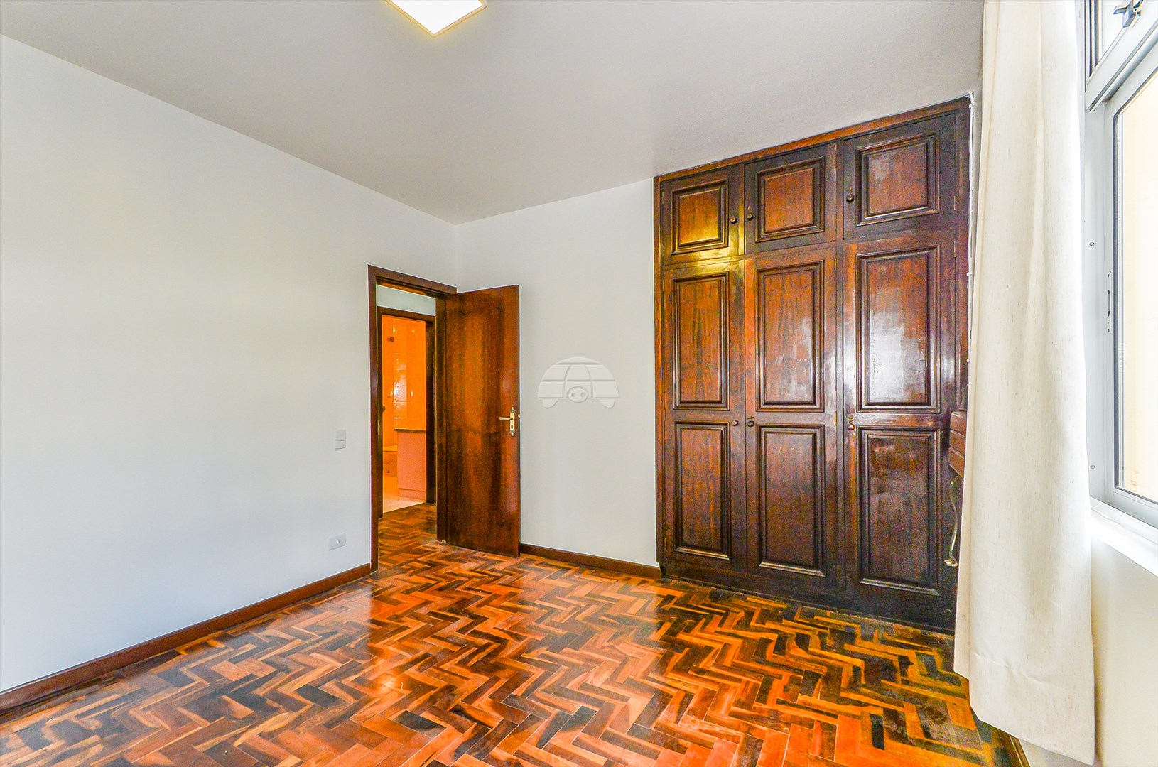 Apartamento à venda em Centro, Curitiba — GOMES CONSULTOR IMOBILIARIO LTDA.