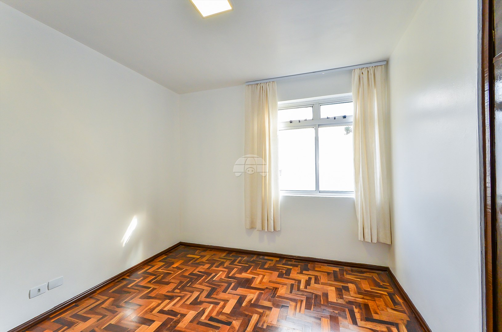 Apartamento à venda em Centro, Curitiba — GOMES CONSULTOR IMOBILIARIO LTDA.