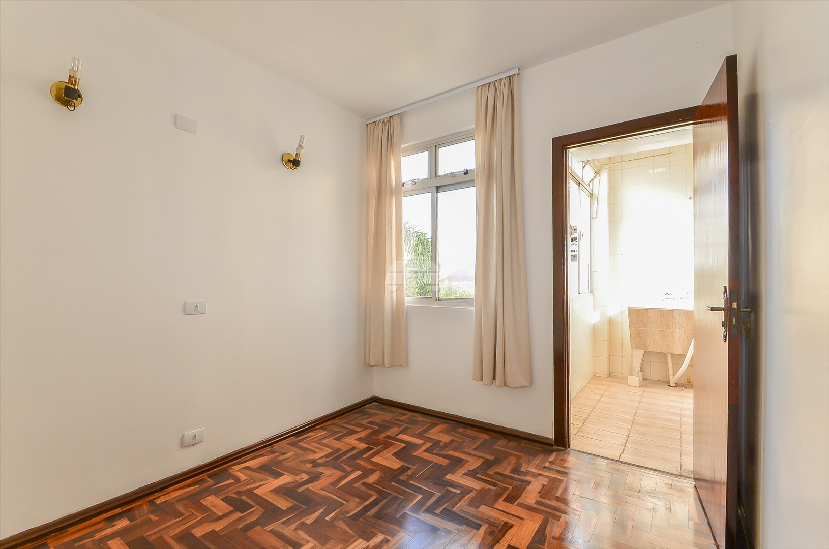 Apartamento à venda em Centro, Curitiba — GOMES CONSULTOR IMOBILIARIO LTDA.