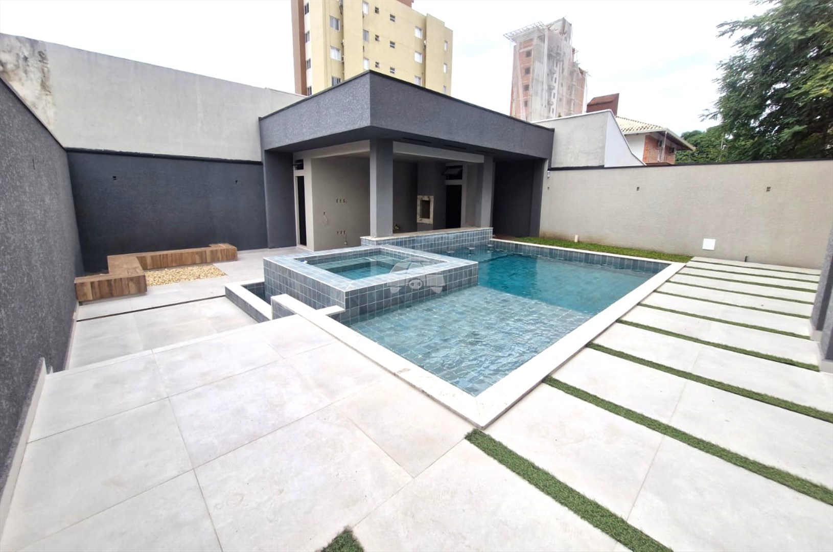 Sobrado à venda em Centro, Guaratuba — Portal Chave Fácil