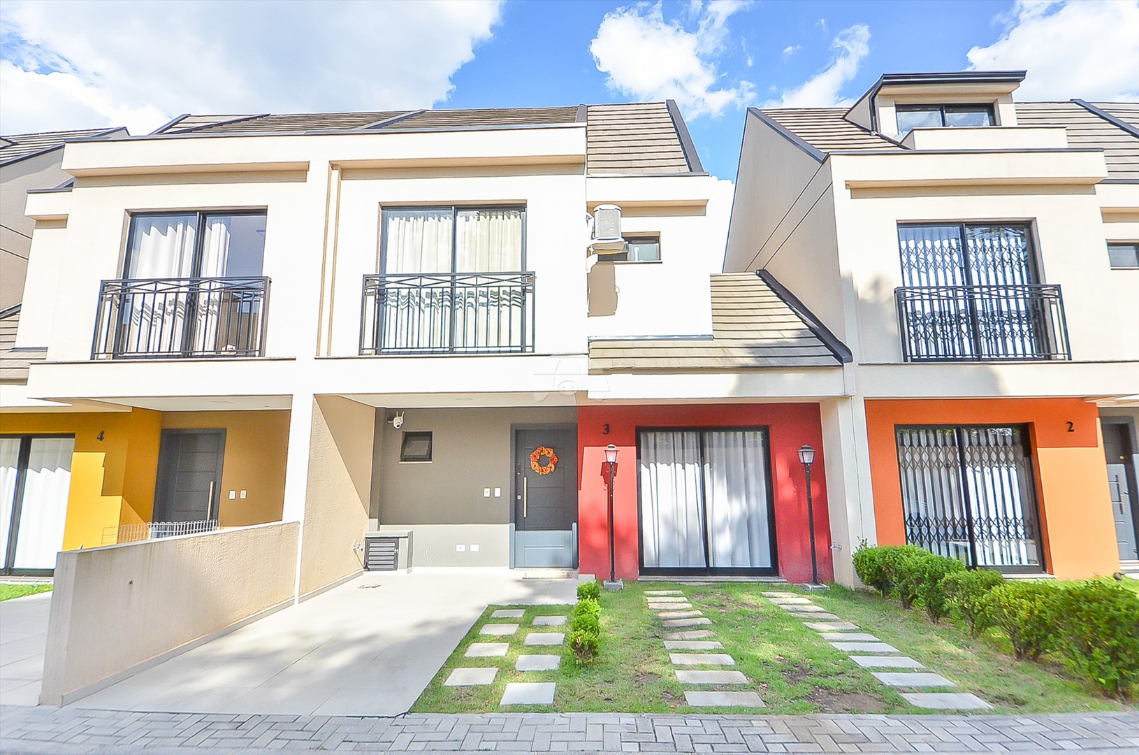 Sobrado Residencial para Locação no Bairro Alto Boqueirão ref. 109093 (1 / 10)