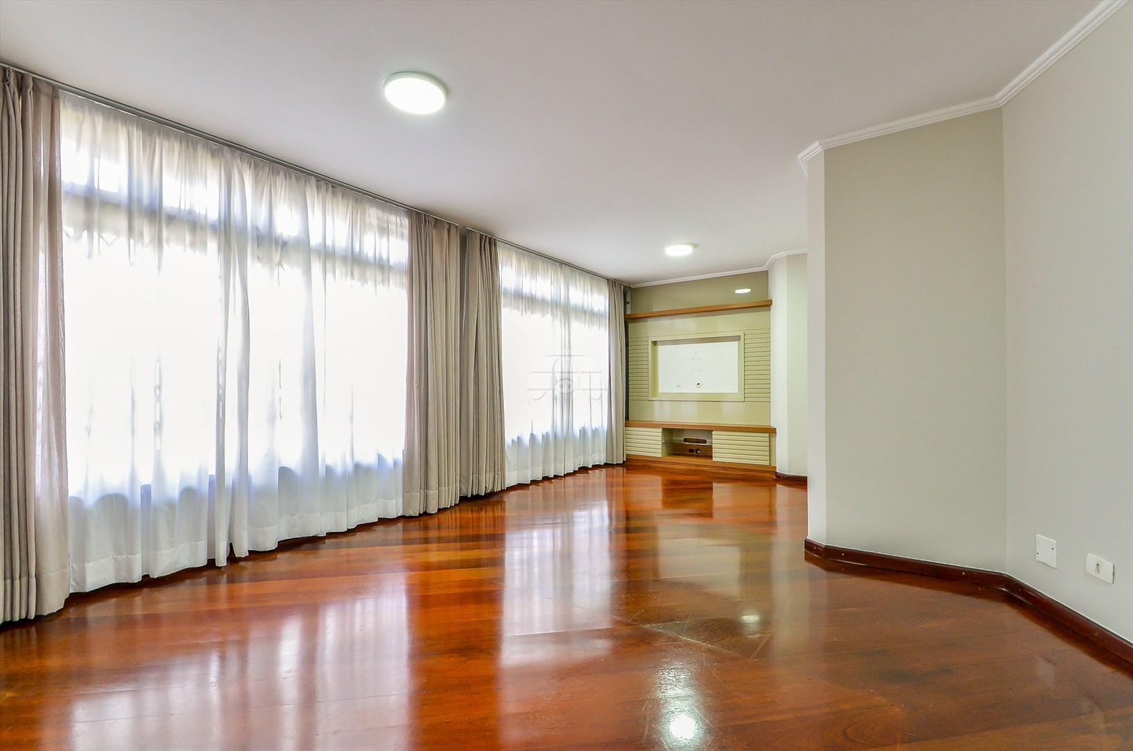 Casa à venda em Bacacheri, Curitiba — Portal Chave Fácil