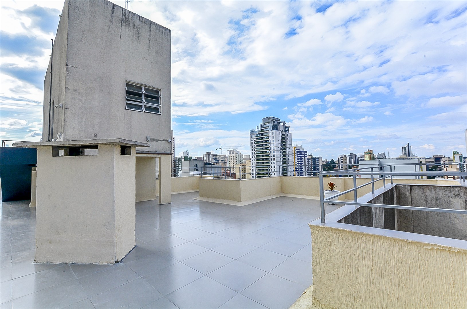 Apartamento à venda em Centro, Curitiba — MAFI ADMINISTRADORA DE IMOVEIS LTDA