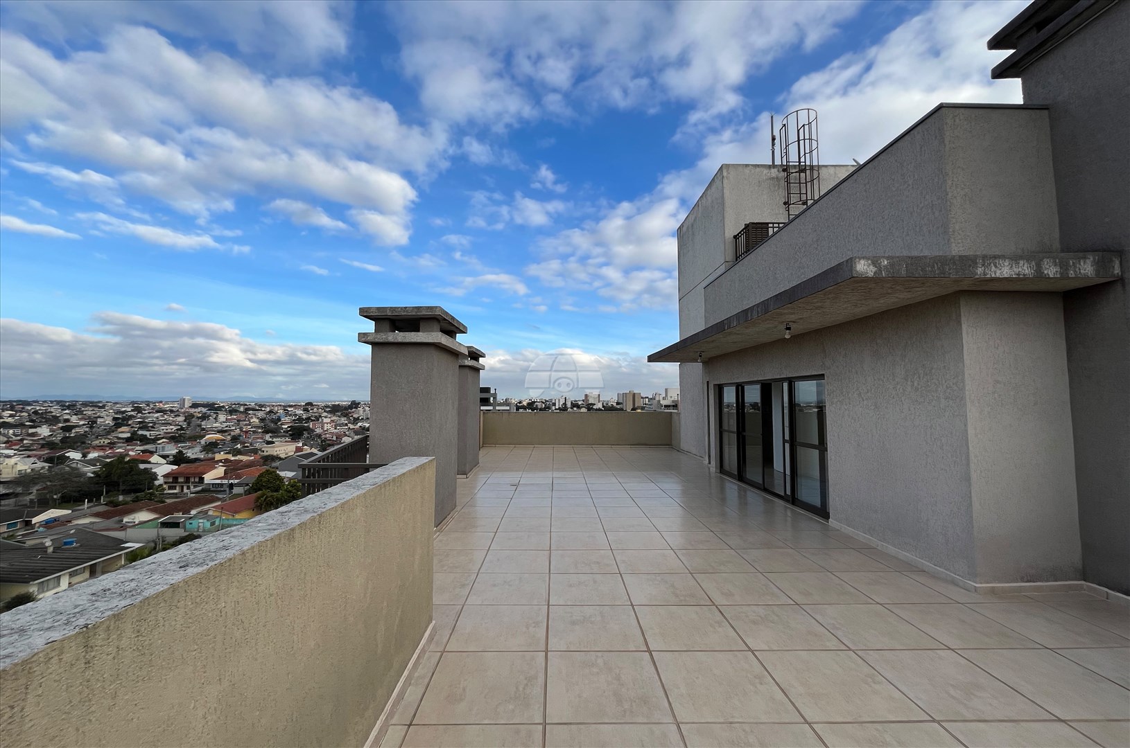 Apartamento para alugar em Novo Mundo, Curitiba — GOMES CONSULTOR IMOBILIARIO LTDA.
