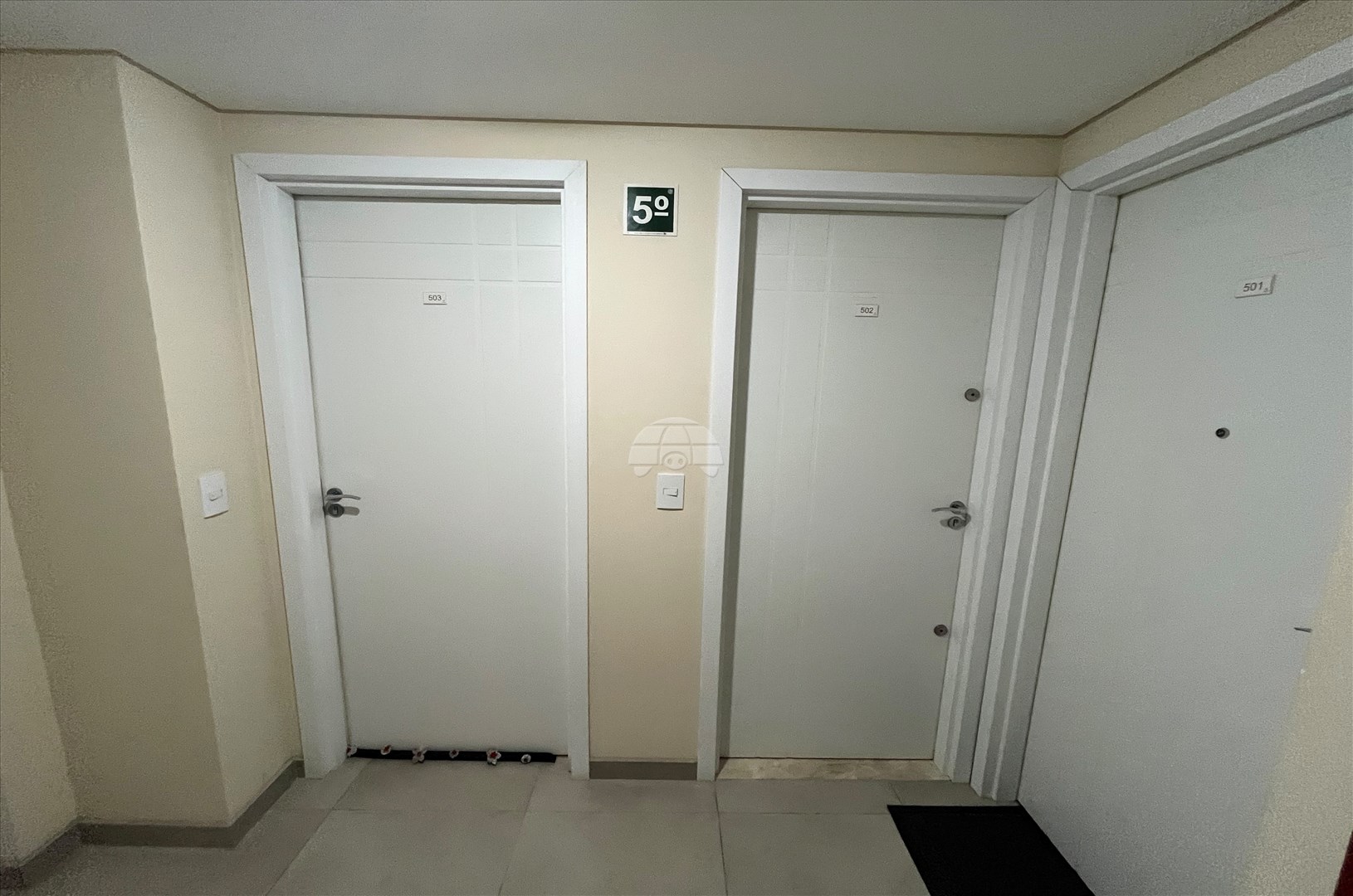Apartamento para alugar em Novo Mundo, Curitiba — GOMES CONSULTOR IMOBILIARIO LTDA.
