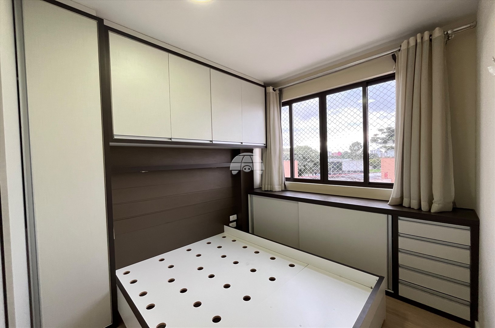 Apartamento para alugar em Novo Mundo, Curitiba — GOMES CONSULTOR IMOBILIARIO LTDA.