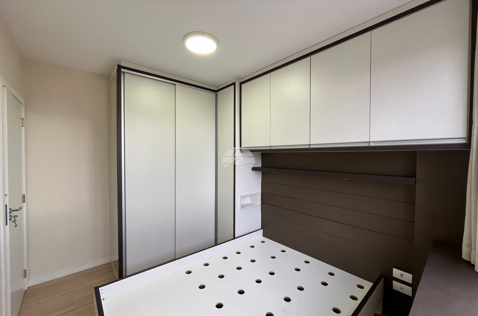 Apartamento para alugar em Novo Mundo, Curitiba — GOMES CONSULTOR IMOBILIARIO LTDA.