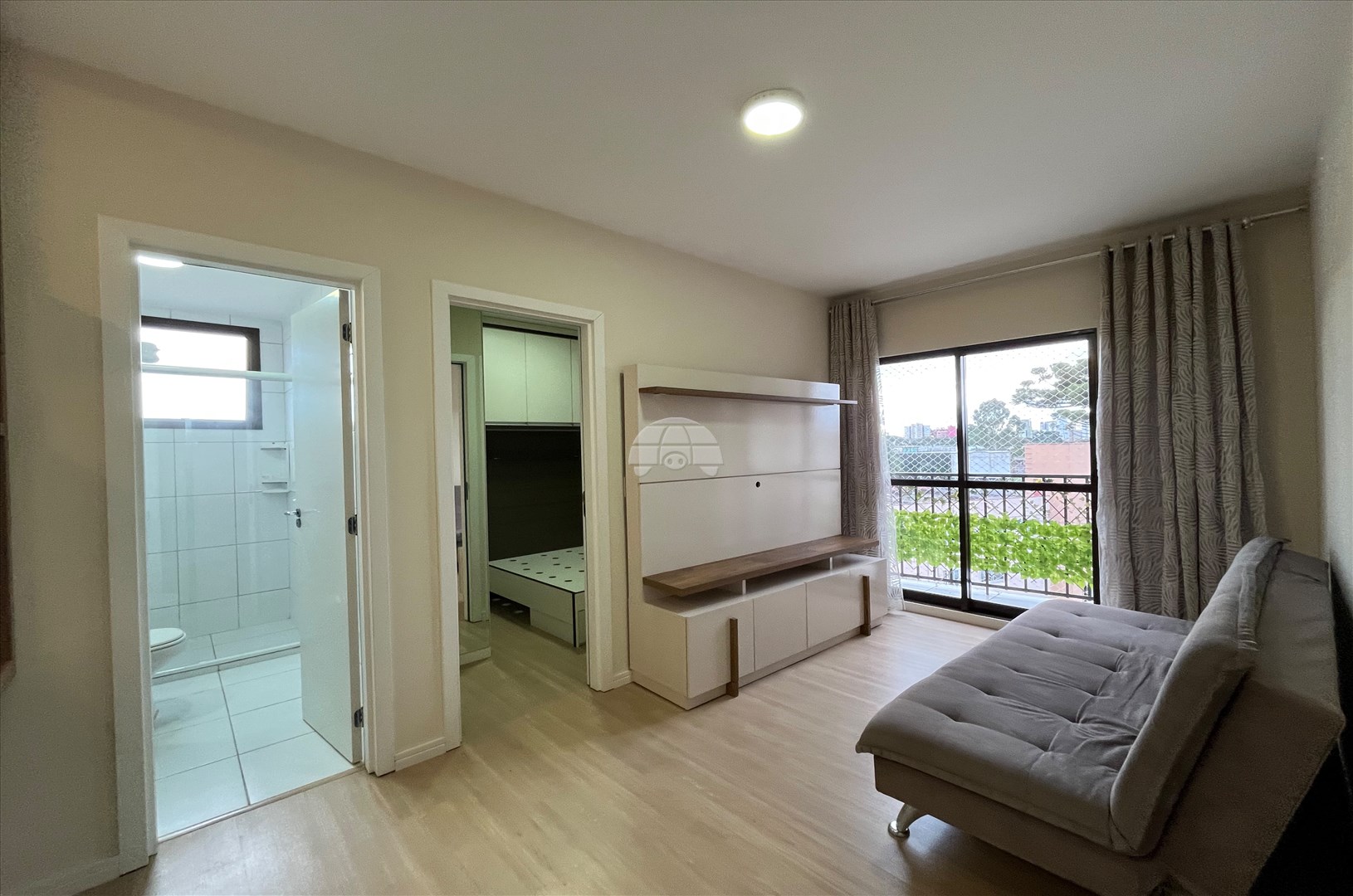 Apartamento para alugar em Novo Mundo, Curitiba — GOMES CONSULTOR IMOBILIARIO LTDA.
