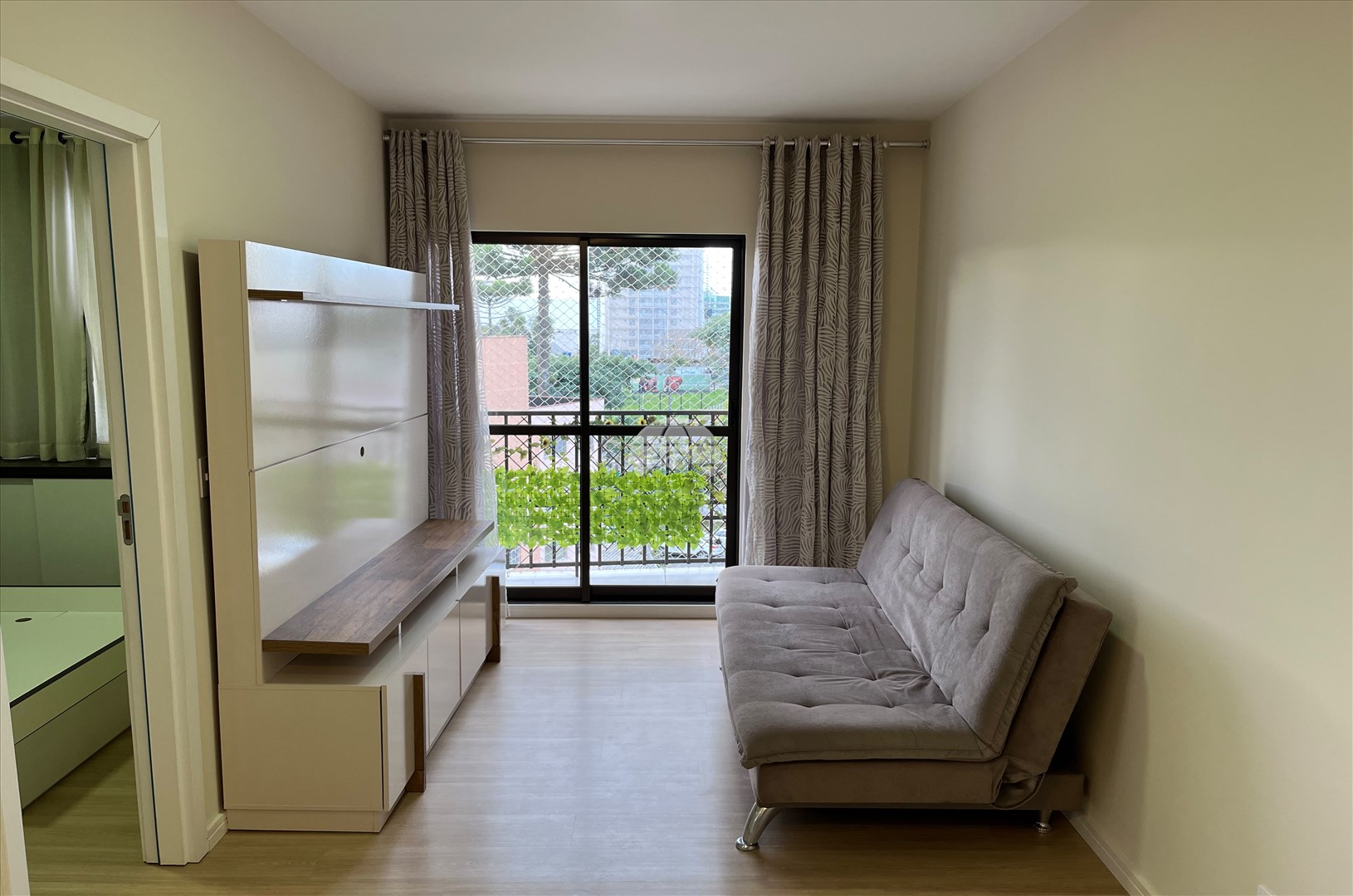 Apartamento para alugar em Novo Mundo, Curitiba — GOMES CONSULTOR IMOBILIARIO LTDA.