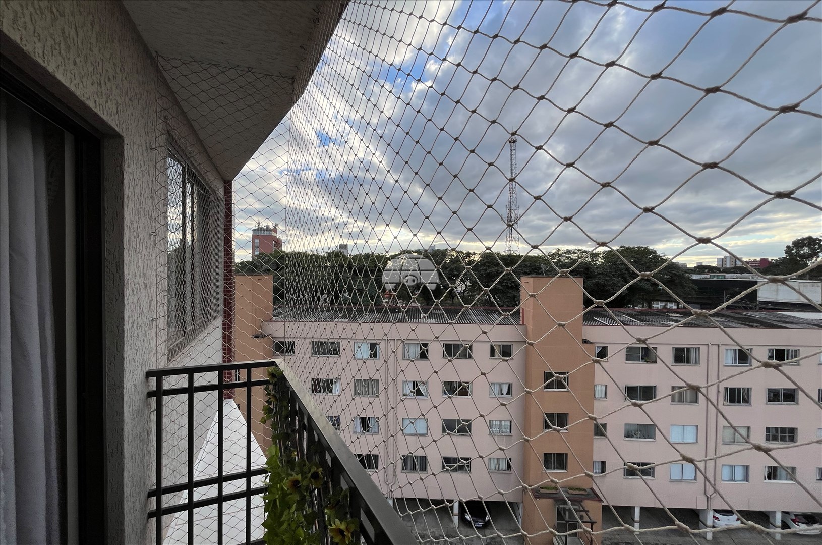 Apartamento para alugar em Novo Mundo, Curitiba — GOMES CONSULTOR IMOBILIARIO LTDA.