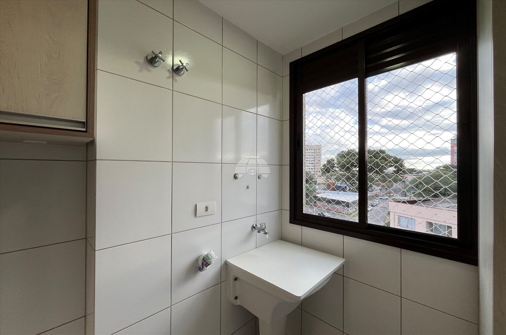 Apartamento para alugar em Novo Mundo, Curitiba — GOMES CONSULTOR IMOBILIARIO LTDA.