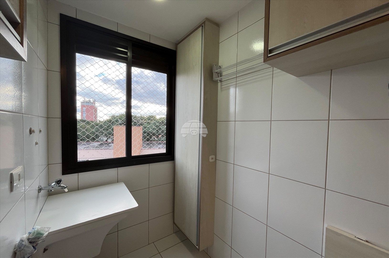 Apartamento para alugar em Novo Mundo, Curitiba — GOMES CONSULTOR IMOBILIARIO LTDA.