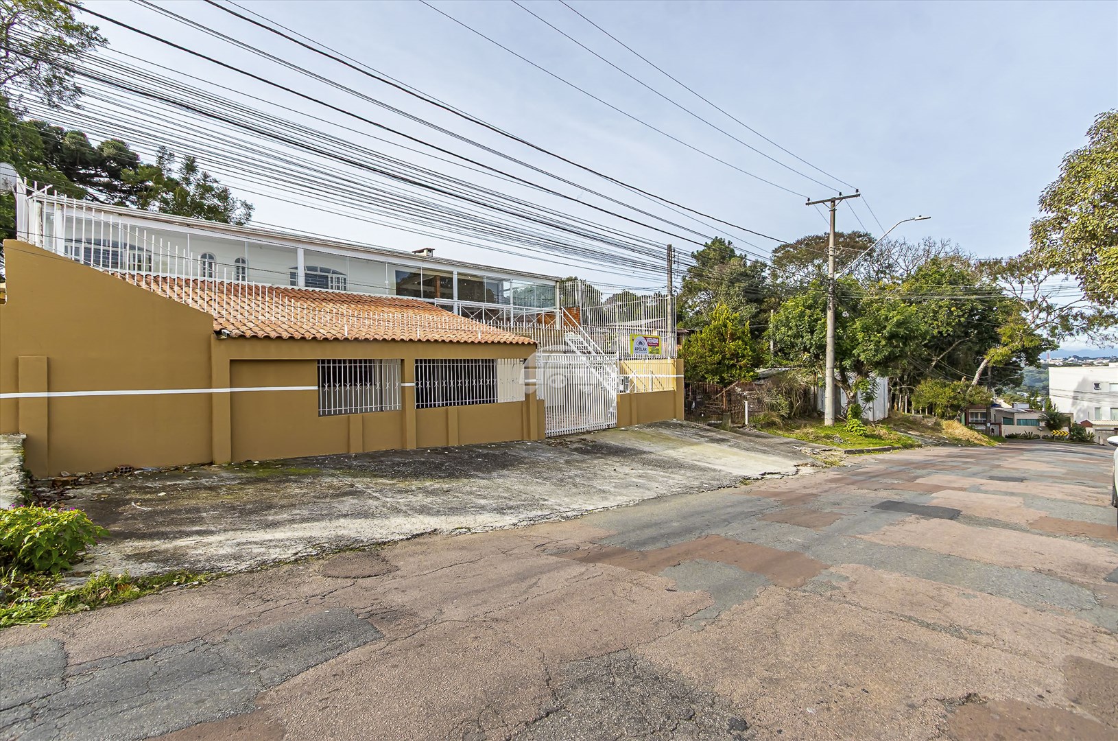 Sobrado à venda em Barreirinha, Curitiba — Portal Chave Fácil