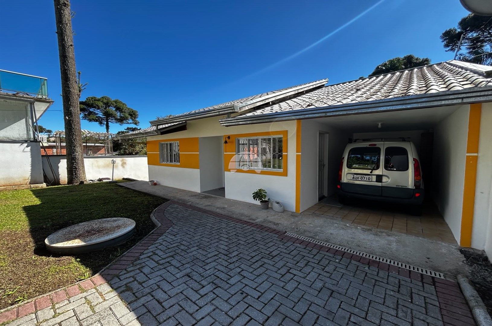 Casa à venda em Cachoeira, Curitiba — Portal Chave Fácil