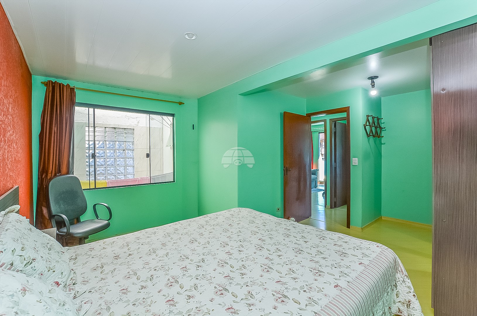 Casa à venda em Xaxim, Curitiba — GOMES CONSULTOR IMOBILIARIO LTDA.
