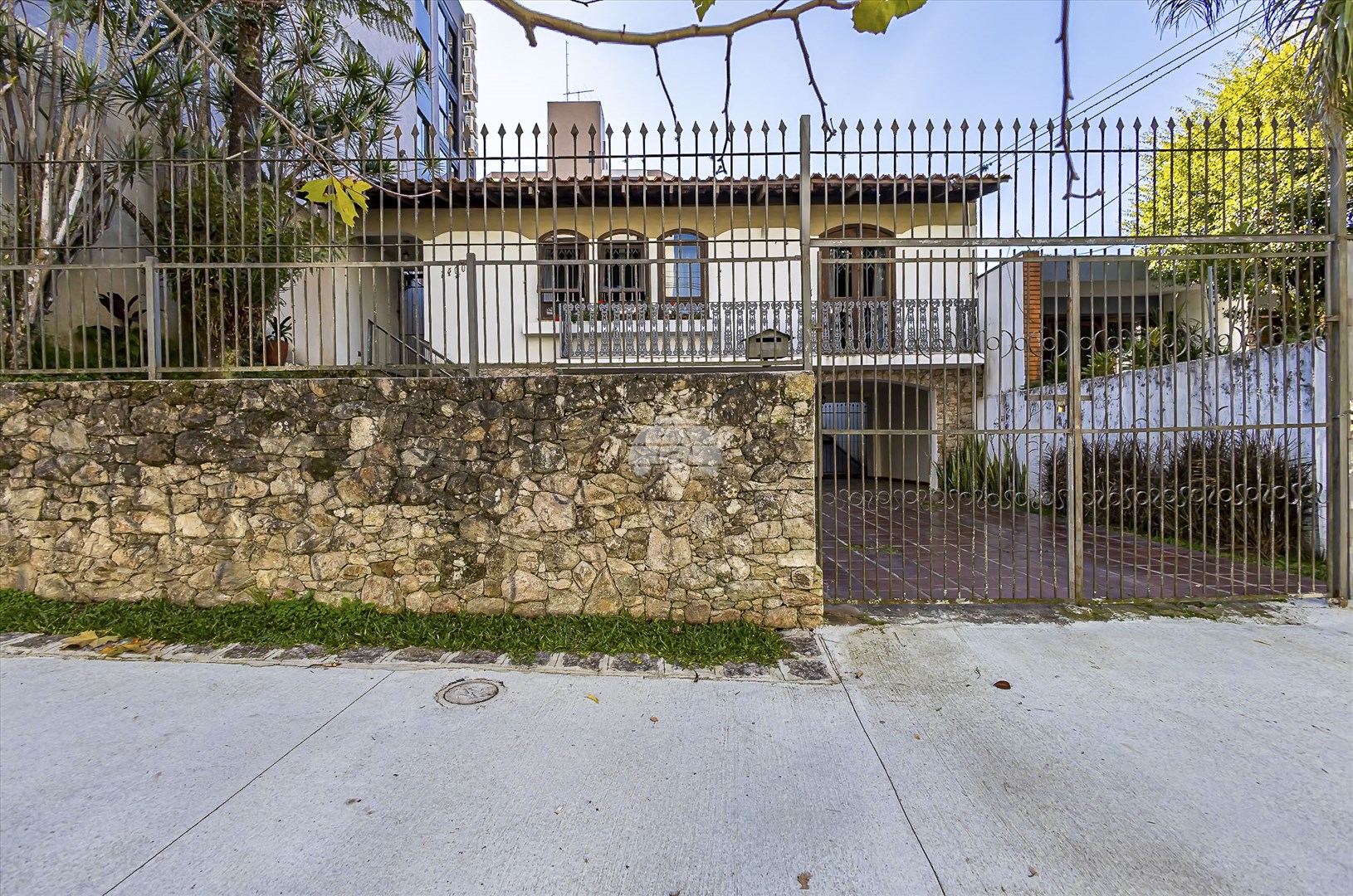 Casa à venda em Bigorrilho, Curitiba — Portal Chave Fácil