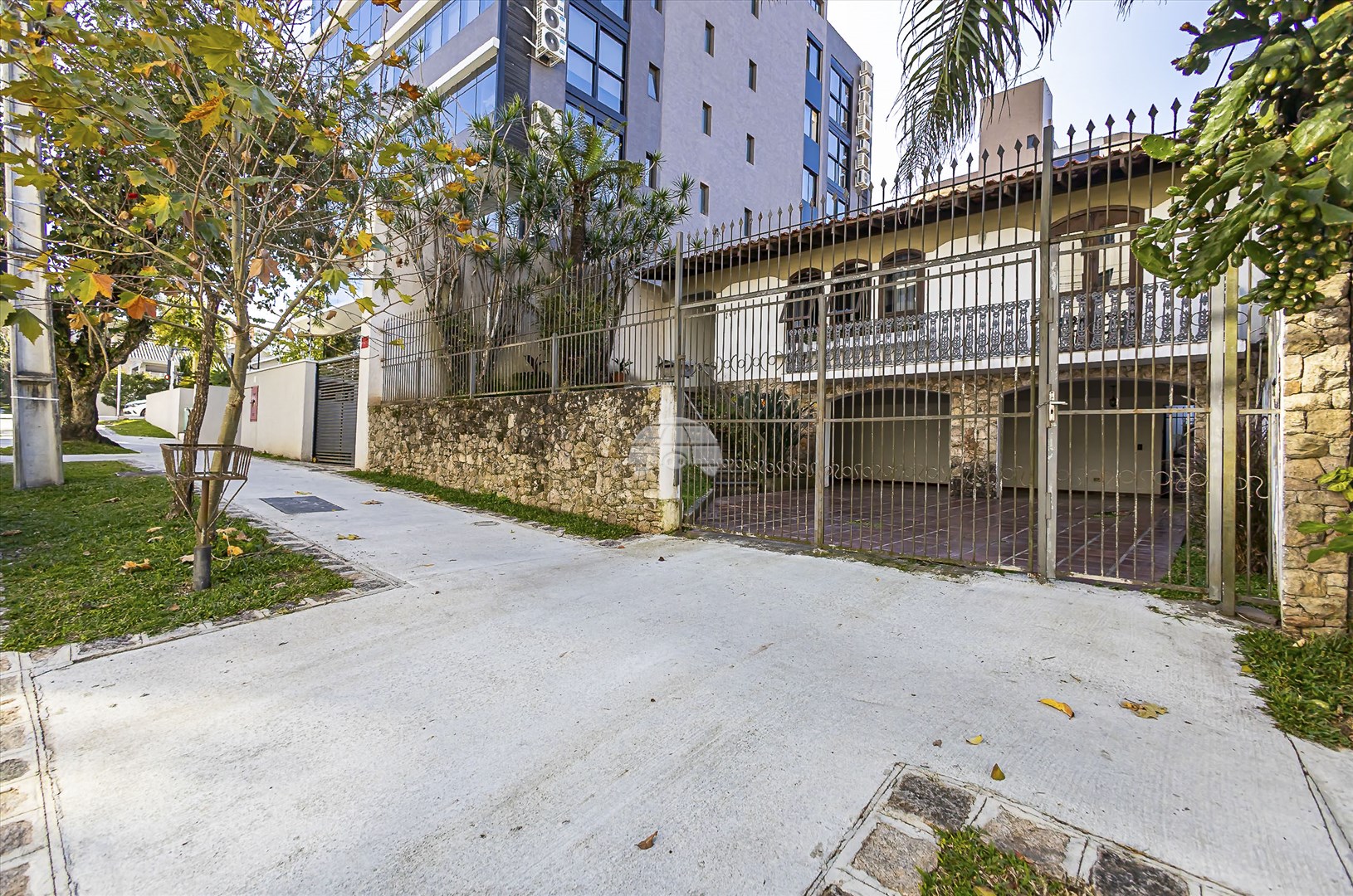 Casa à venda em Bigorrilho, Curitiba — Portal Chave Fácil