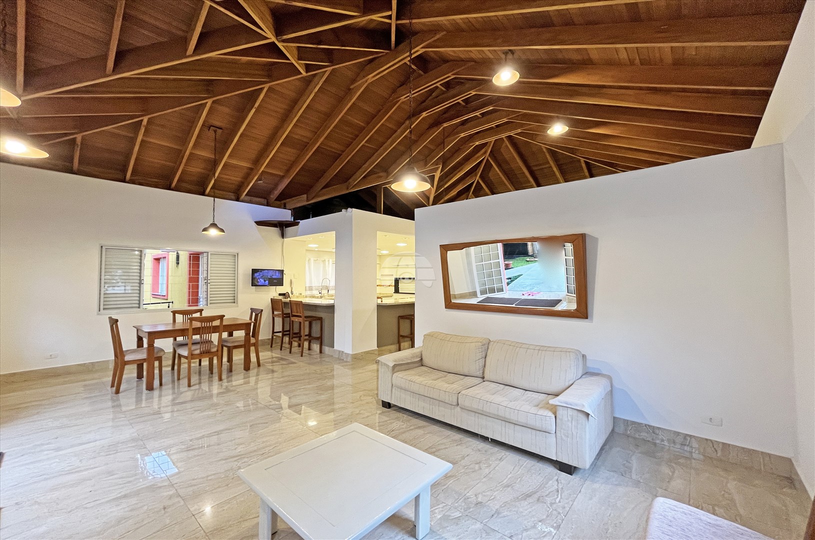 Casa para alugar em Santa Felicidade, Curitiba — Portal Chave Fácil