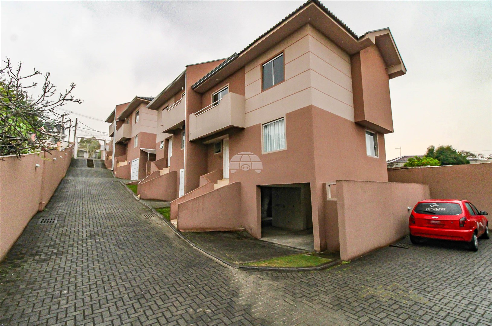 Sobrado à venda em Capão Raso, Curitiba — Portal Chave Fácil
