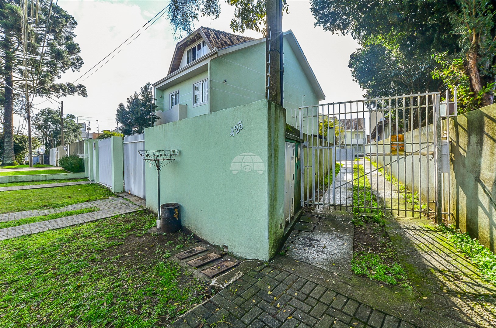 Sobrado à venda em Novo Mundo, Curitiba — Portal Chave Fácil
