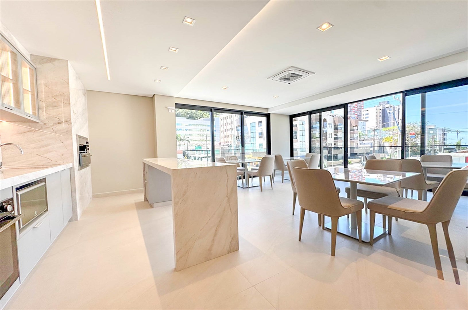 Apartamento à venda em Caioba, Matinhos — Portal Chave Fácil