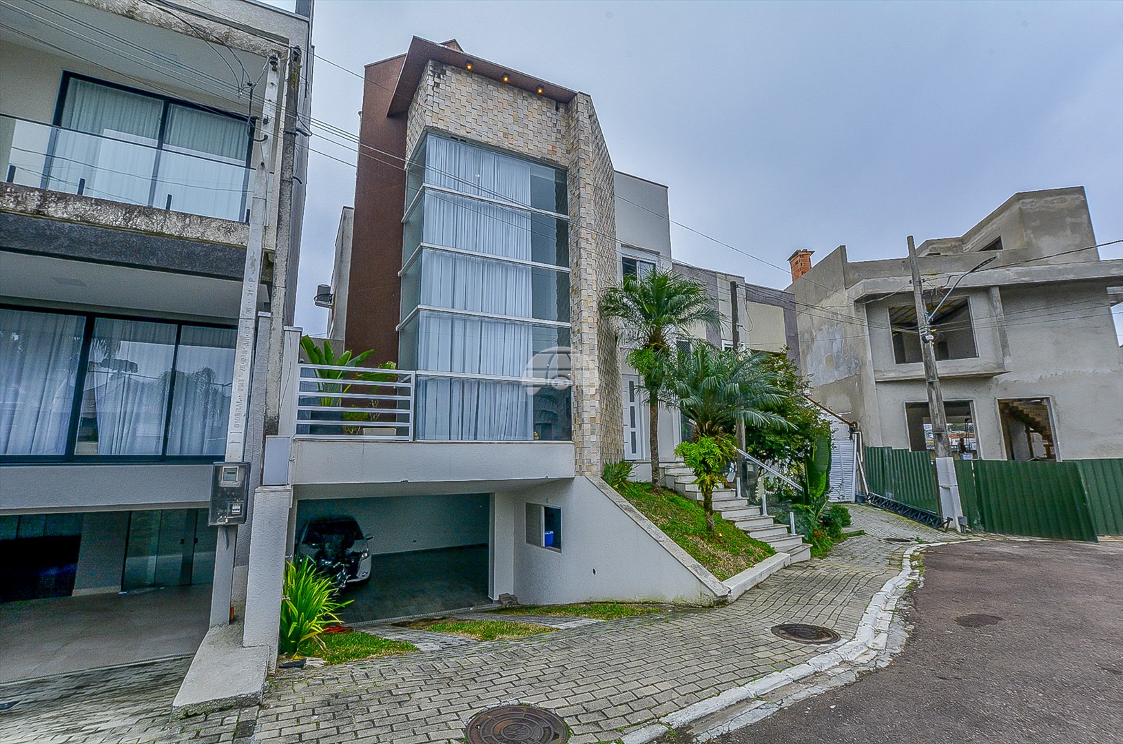 Sobrado à venda em Pinheirinho, Curitiba — Portal Chave Fácil