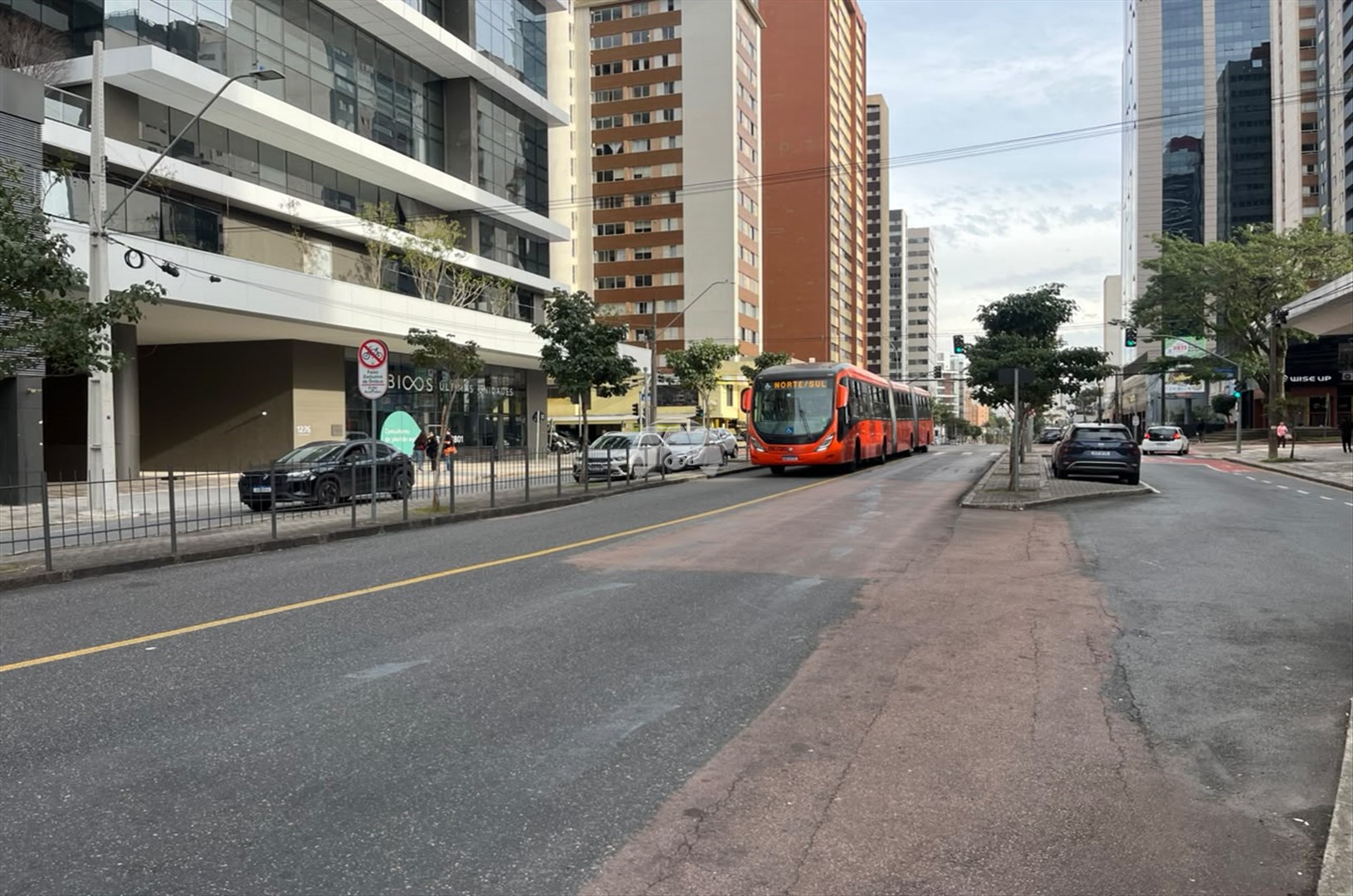 Comercial para alugar em Alto Da Glória, Curitiba — Imobiliária Razão