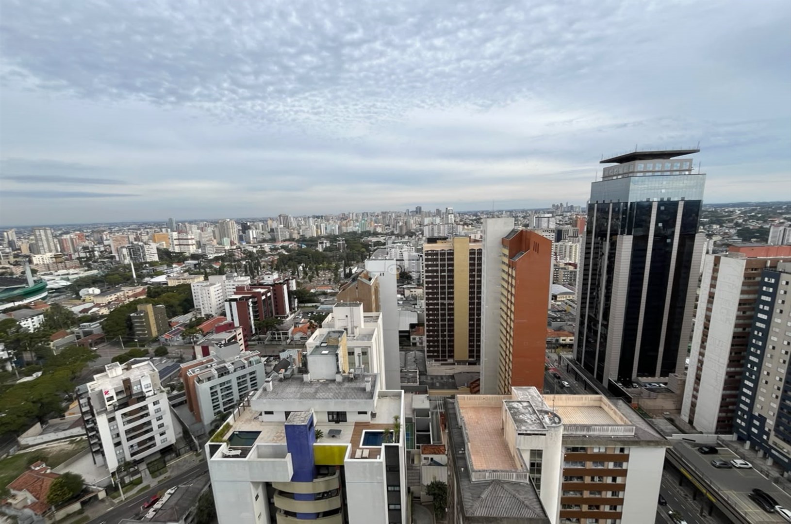 Comercial para alugar em Alto Da Glória, Curitiba — Imobiliária Razão