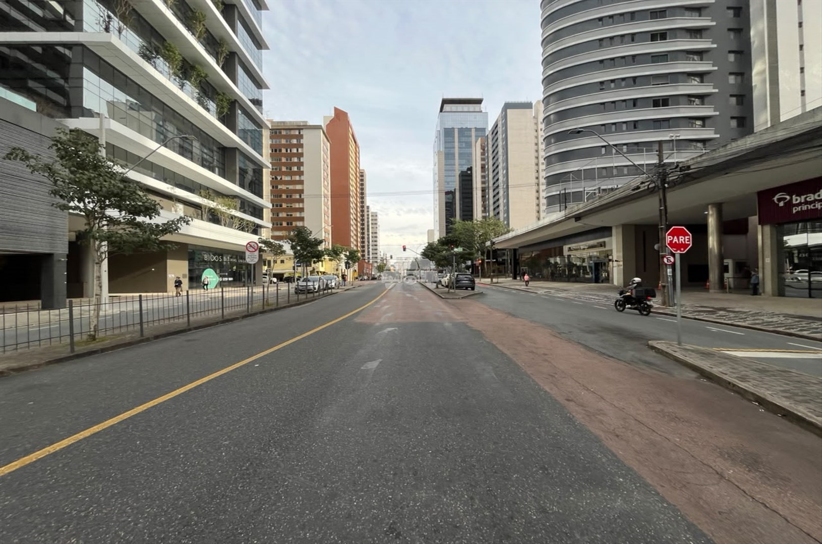 Comercial para alugar em Alto Da Glória, Curitiba — Imobiliária Razão