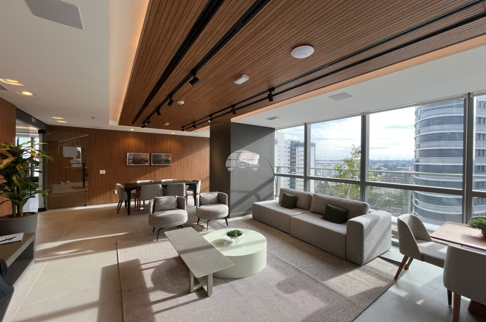 Comercial para alugar em Alto Da Glória, Curitiba — Imobiliária Razão