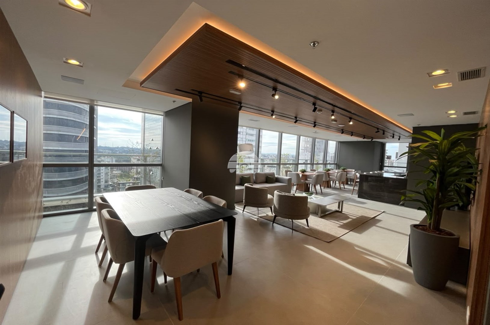 Comercial para alugar em Alto Da Glória, Curitiba — Imobiliária Razão