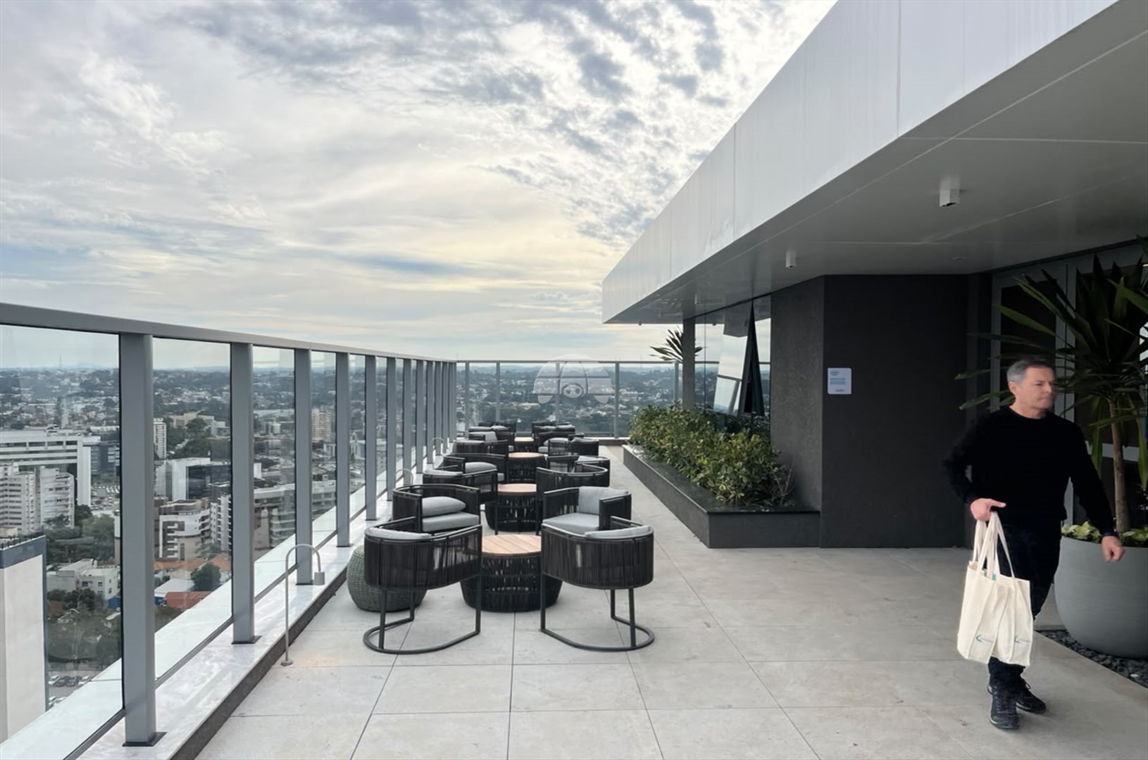 Comercial para alugar em Alto Da Glória, Curitiba — Imobiliária Razão